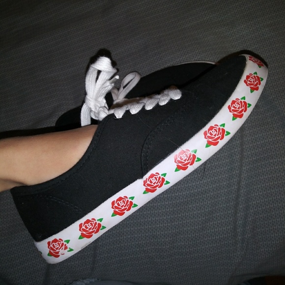 Shoes. - Picture 4 of 4